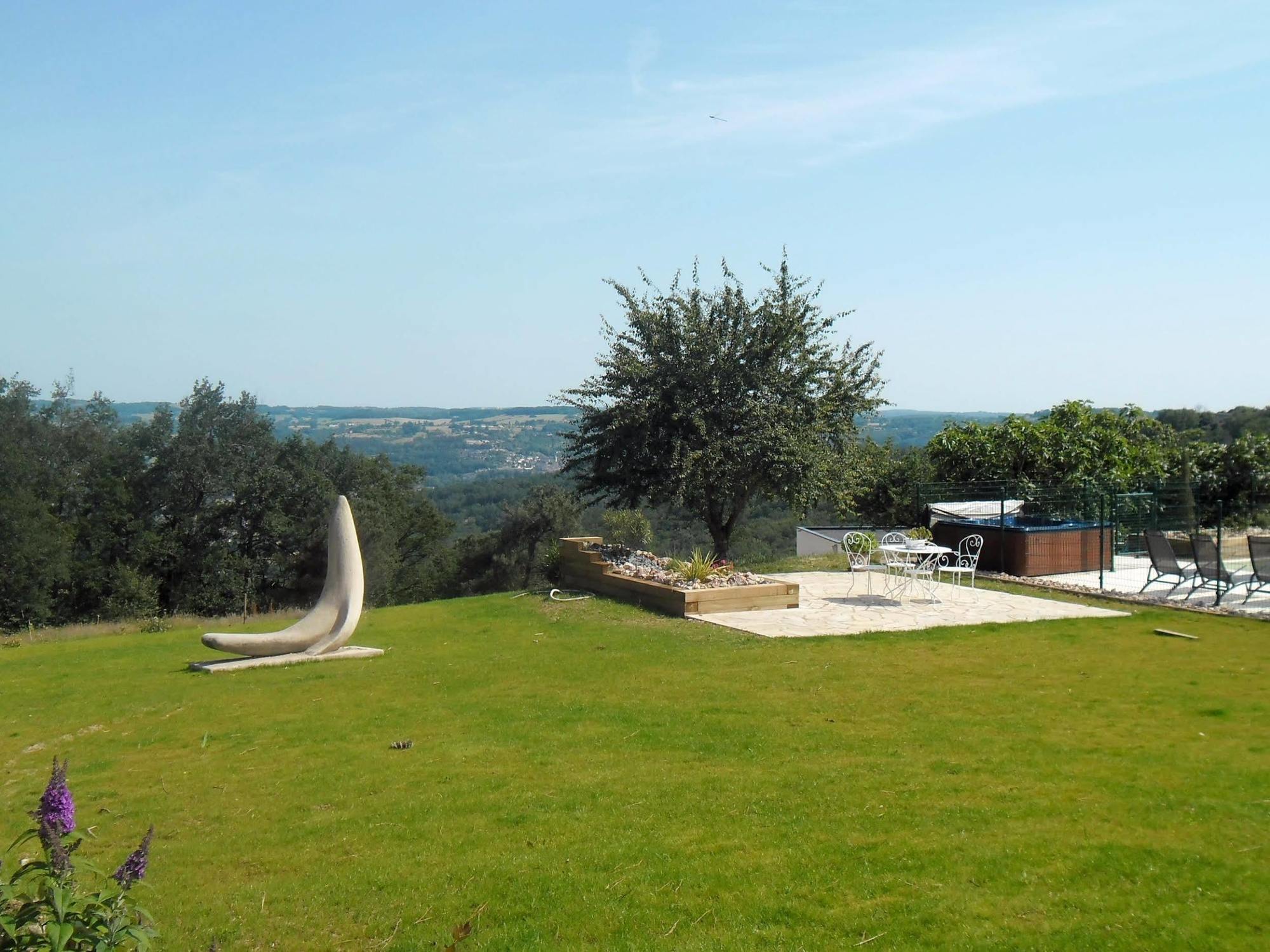 Hotel-Restaurant Les Collines Cublac Bagian luar foto