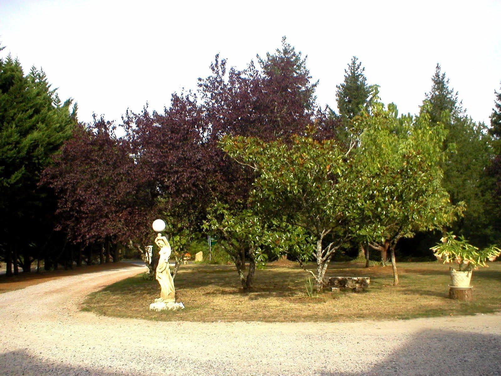 Hotel-Restaurant Les Collines Cublac Bagian luar foto